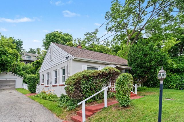 429 Coldbrook Street NE, Grand Rapids, MI 49503