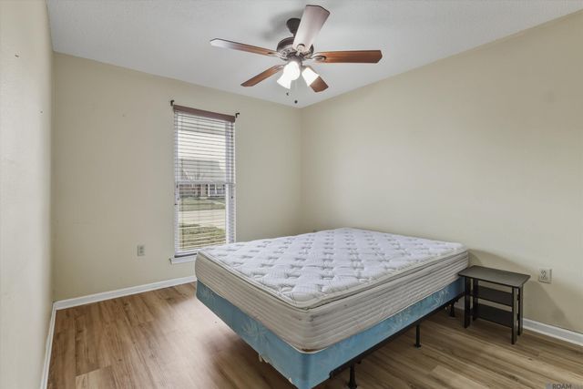 4445 Country Hill Dr, Baton Rouge, LA 70816