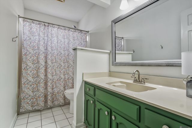 4445 Country Hill Dr, Baton Rouge, LA 70816