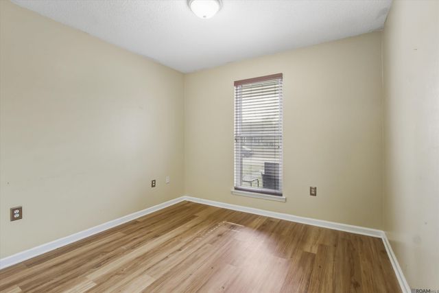 4445 Country Hill Dr, Baton Rouge, LA 70816