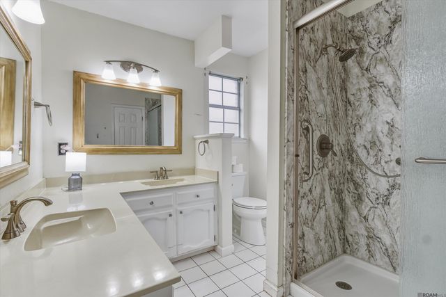 4445 Country Hill Dr, Baton Rouge, LA 70816