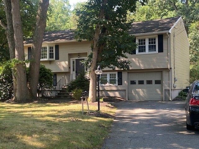 64 Haverhill St, Reading, MA 01867