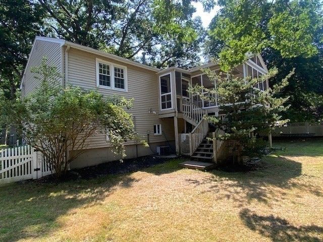 64 Haverhill St, Reading, MA 01867
