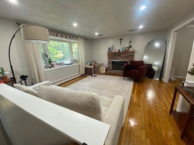 64 Haverhill St, Reading, MA 01867