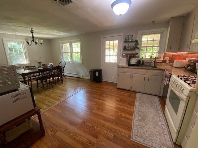64 Haverhill St, Reading, MA 01867