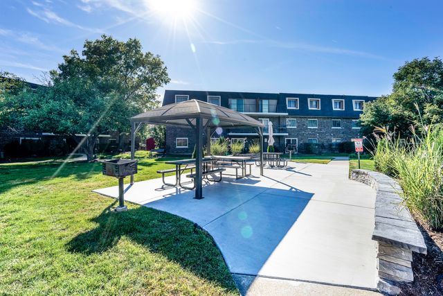 3856 S Parkway Drive 3B, Northbrook, IL 60062