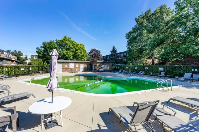 3856 S Parkway Drive 3B, Northbrook, IL 60062