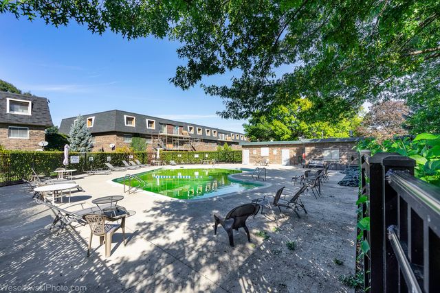 3856 S Parkway Drive 3B, Northbrook, IL 60062
