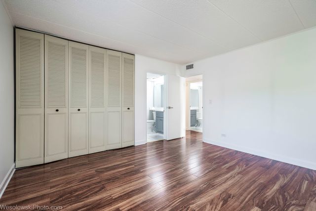 3856 S Parkway Drive 3B, Northbrook, IL 60062