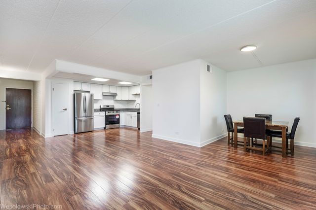 3856 S Parkway Drive 3B, Northbrook, IL 60062