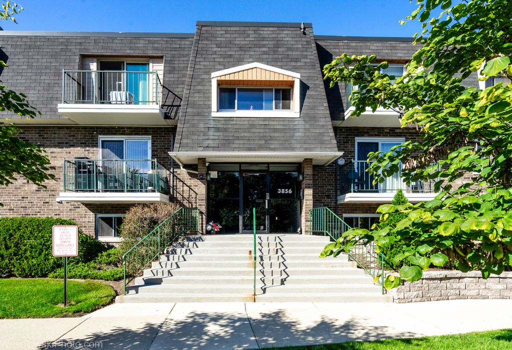 3856 S Parkway Drive 3B, Northbrook, IL 60062