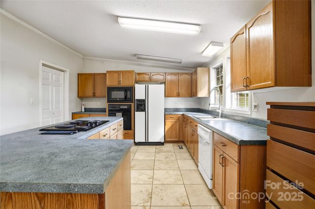 1116 W Lewis Ferry Road, Statesville, NC 28677