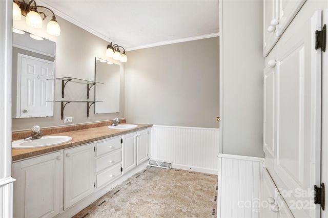 1116 W Lewis Ferry Road, Statesville, NC 28677