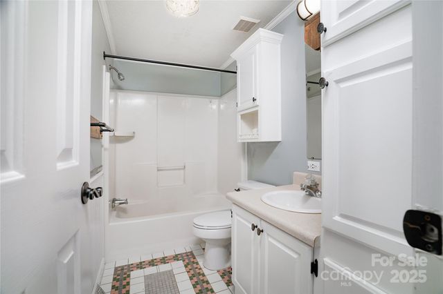 1116 W Lewis Ferry Road, Statesville, NC 28677