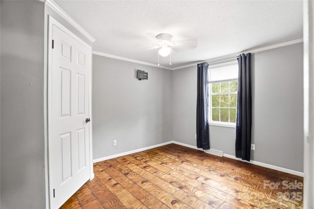 1116 W Lewis Ferry Road, Statesville, NC 28677