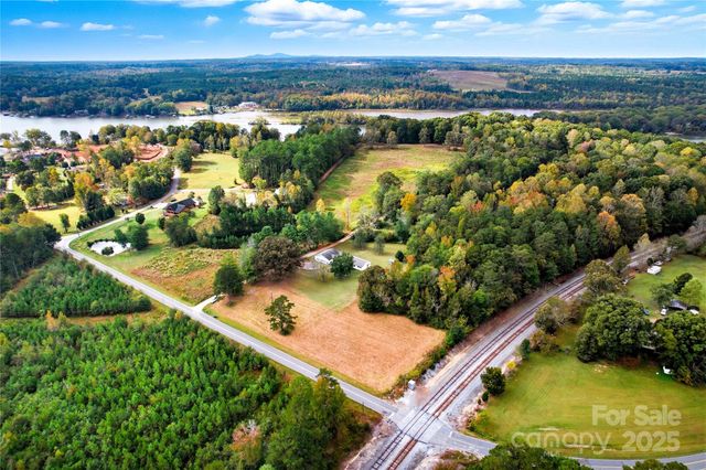 1116 W Lewis Ferry Road, Statesville, NC 28677