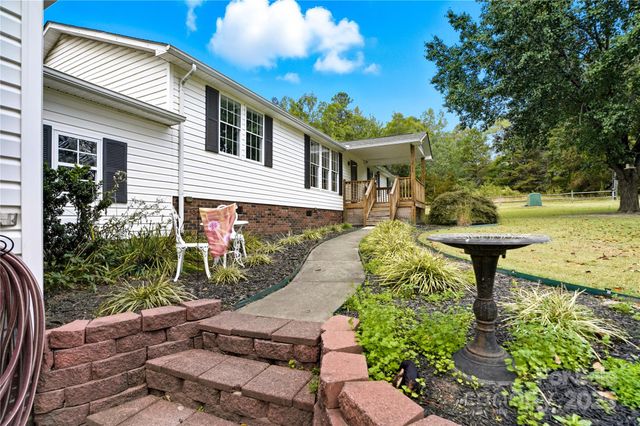 1116 W Lewis Ferry Road, Statesville, NC 28677