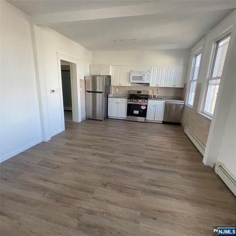 237 Day Avenue 2, Cliffside Park, NJ 07010