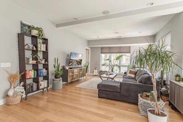 488 Dorchester Ave 3I, Boston, MA 02127