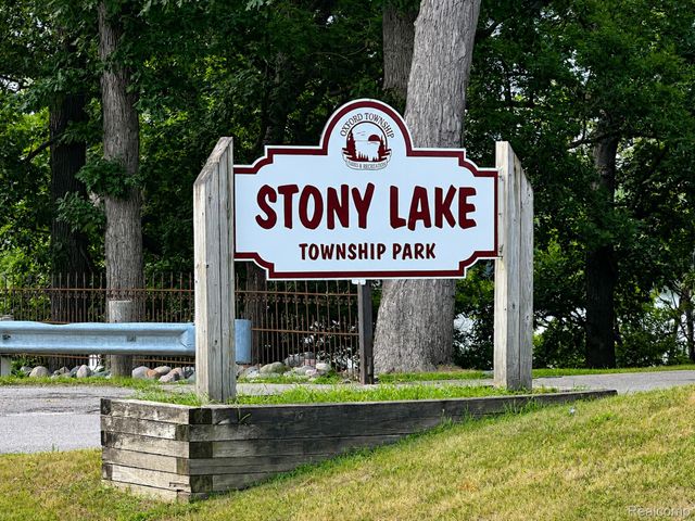 9200 Scenic Way, Oxford Charter Township, MI 48371