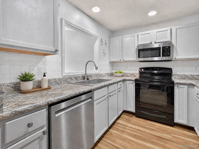 9200 Scenic Way, Oxford Charter Township, MI 48371