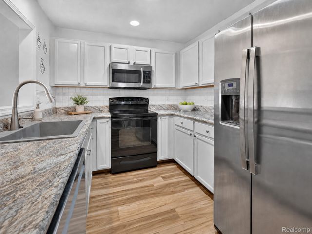 9200 Scenic Way, Oxford Charter Township, MI 48371