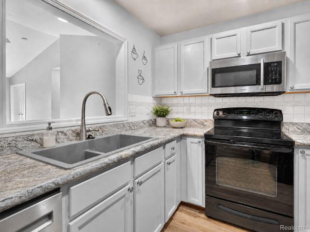 9200 Scenic Way, Oxford Charter Township, MI 48371