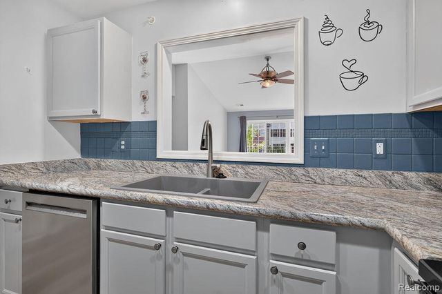 9200 Scenic Way, Oxford Charter Township, MI 48371