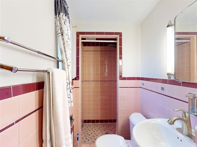 1013 W GORE Road, Erie, PA 16509