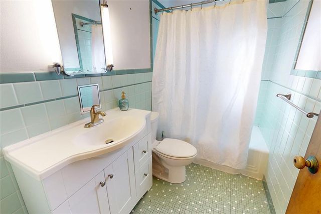 1013 W GORE Road, Erie, PA 16509