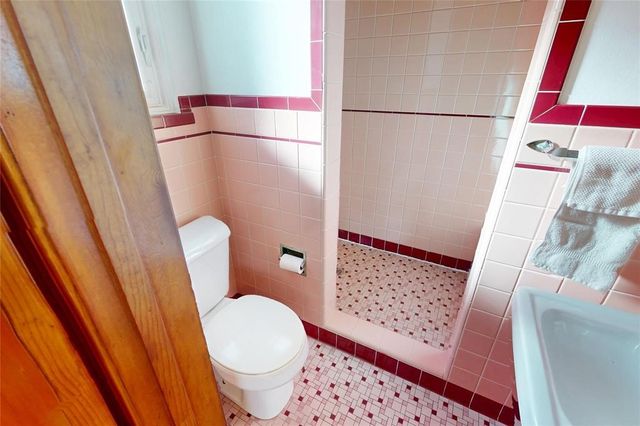 1013 W GORE Road, Erie, PA 16509