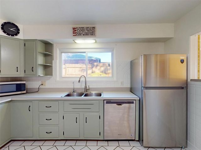 1013 W GORE Road, Erie, PA 16509