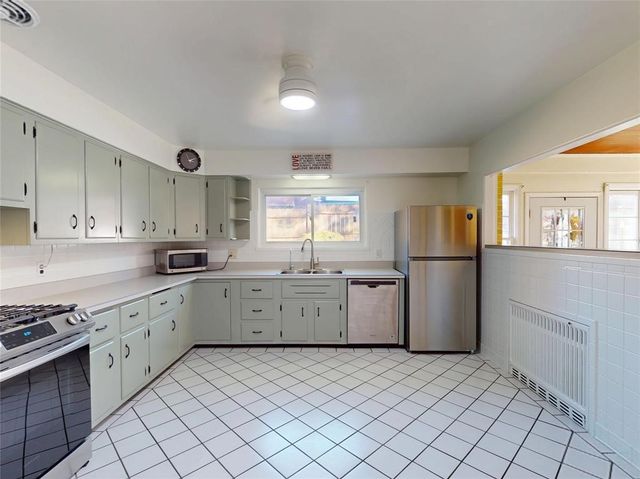 1013 W GORE Road, Erie, PA 16509