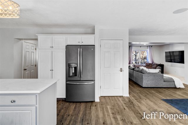 5382 Pinnacle Drive, Wyoming, MI 49519