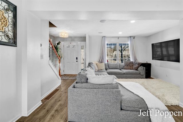 5382 Pinnacle Drive, Wyoming, MI 49519