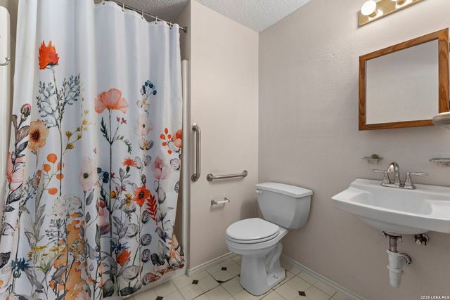 114 Iroquois, San Antonio, TX 78211