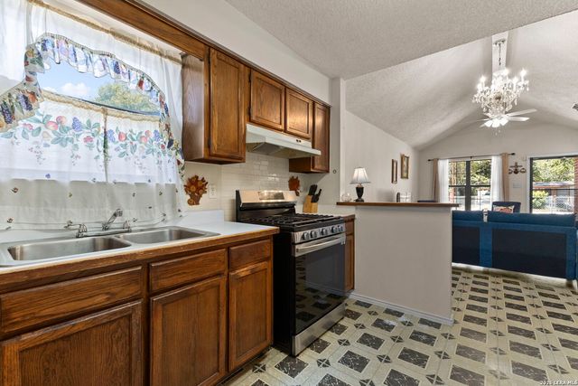 114 Iroquois, San Antonio, TX 78211