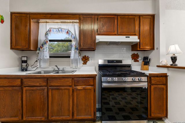114 Iroquois, San Antonio, TX 78211