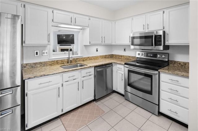 1321 Hamill LN, Chesapeake, VA 23320