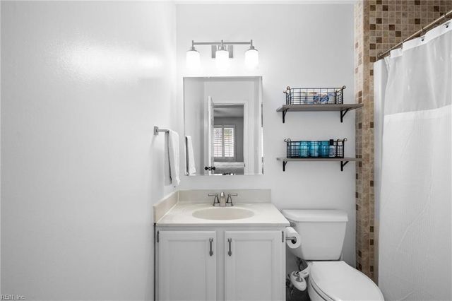 1321 Hamill LN, Chesapeake, VA 23320