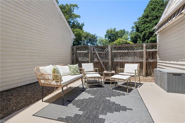 1321 Hamill LN, Chesapeake, VA 23320