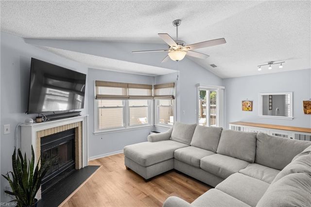 1321 Hamill LN, Chesapeake, VA 23320