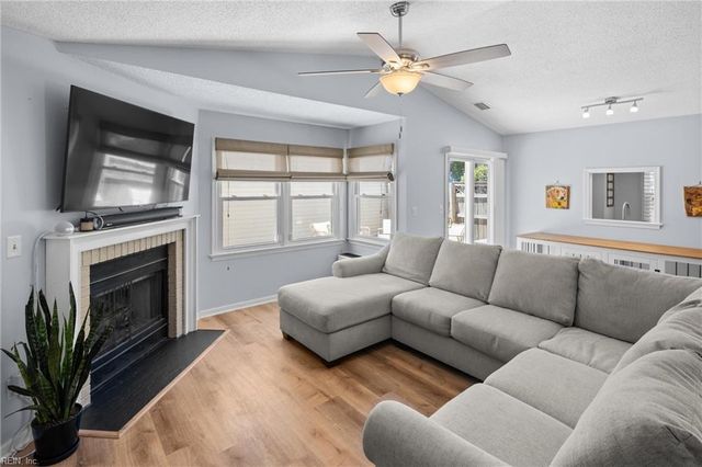 1321 Hamill LN, Chesapeake, VA 23320
