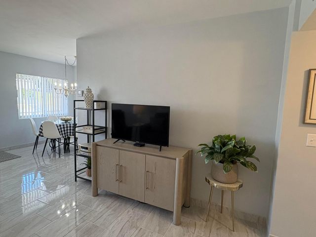 3280 Lake Osborne Drive 206, Lake Worth Beach, FL 33461