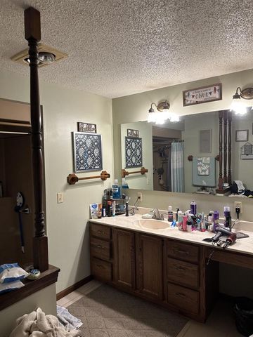 911 Pine Drive, Wisconsin Dells, WI 53965