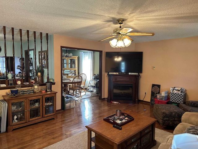 911 Pine Drive, Wisconsin Dells, WI 53965