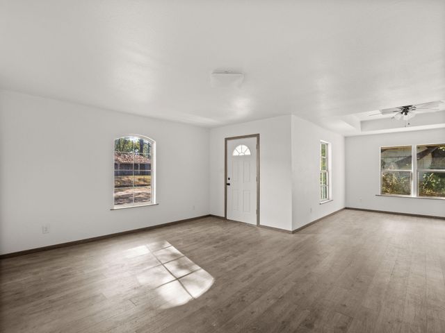 604 W North St, Leesville, LA 71446