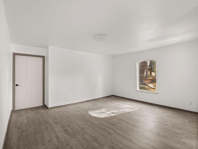 604 W North St, Leesville, LA 71446