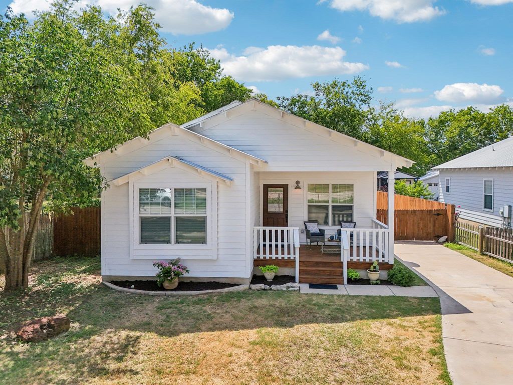 1804 Hill ST, Bastrop, TX 78602