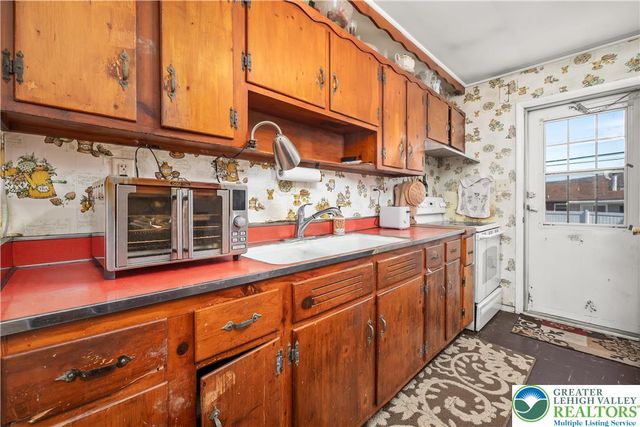 2824 Arcadia Avenue, Allentown City, PA 18103